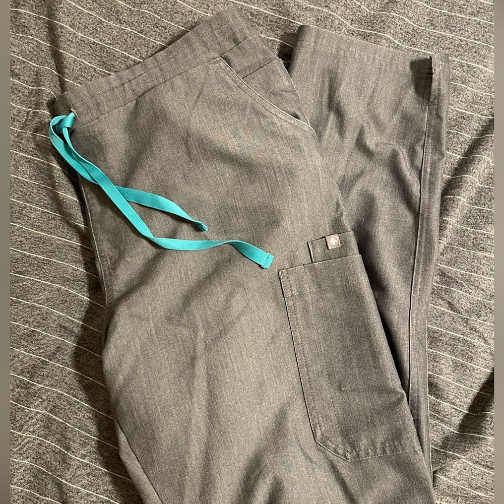 Figs Yola skinny scrub pants size large color graphite